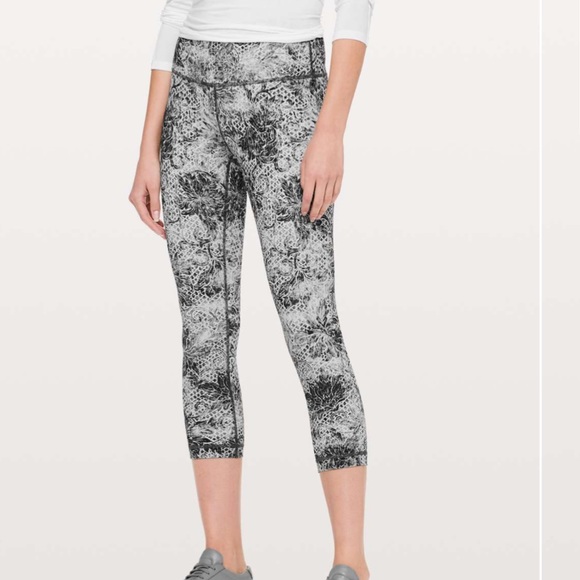 Lululemon Wunder Under High Rise Crop Leggings - Picture 2 of 9